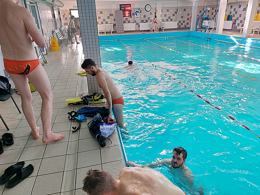 Hokej pod wodą Walenie Siemianowice Śląskie Trening 10 II 2024